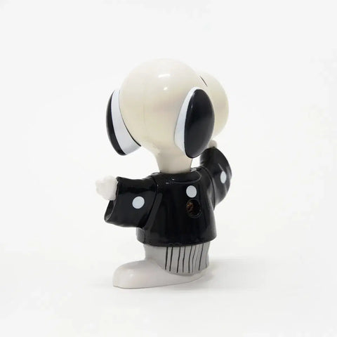 Snoopy figure wearing a kimono