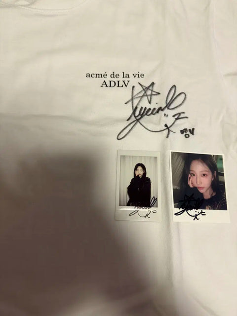 Lovelyz Jung Ye-in Signed Polaroid T-shirt