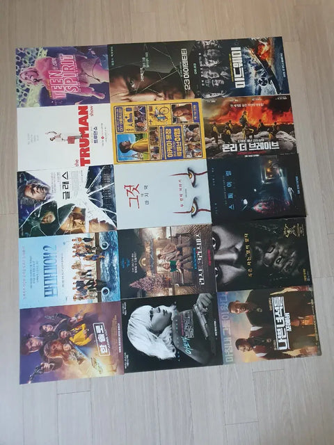 Direct transaction in Suwon (West). Bulk lot of approximately 100 movie pamphlets.