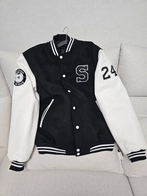 Lee Chang-sub (convict) is selling a college jacket.