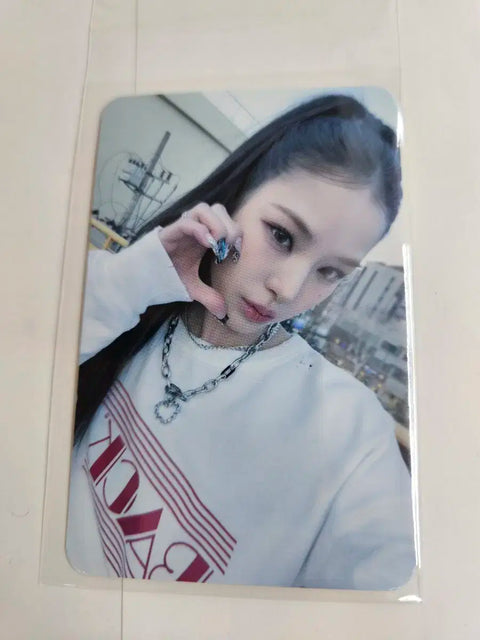 Izuna Mai studio photocard transfer