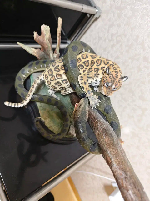 Anaconda vs Jaguar Figure Statue 1/6