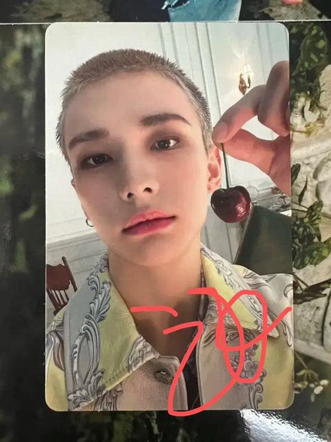 Hollow Limited Edition Hyunjin Album Photocard