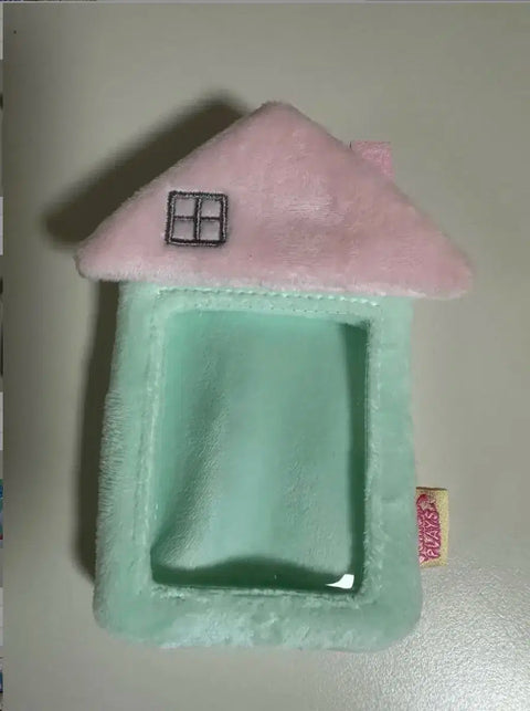 House-shaped photocard holder