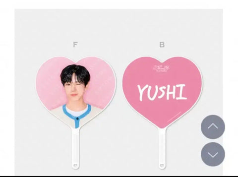 Selling Steady Yuushi Uchiwa.