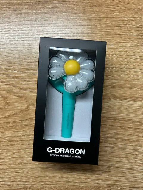 Selling G-Dragon mint keyring.