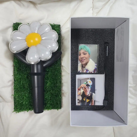 G-Dragon Daisy Bong light stick, Bluetooth enabled!