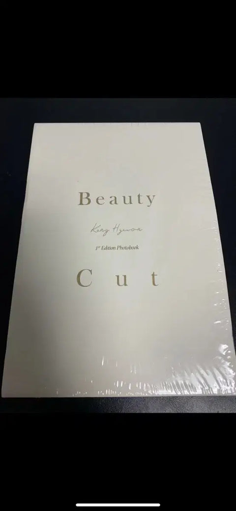 Selling Kang Hye-won beauty cut photobook.