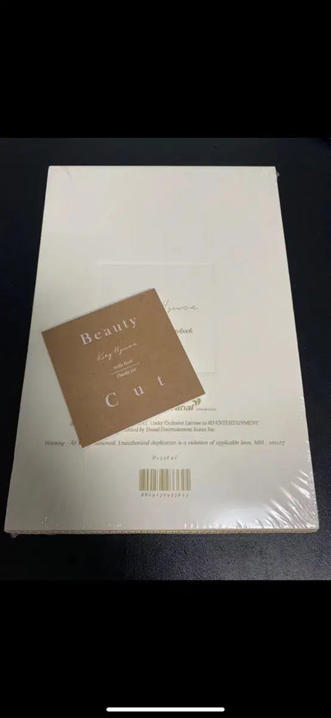 Selling Kang Hye-won beauty cut photobook.