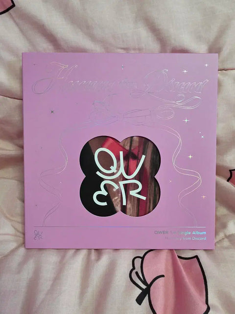 Selling QWER's 1st album.