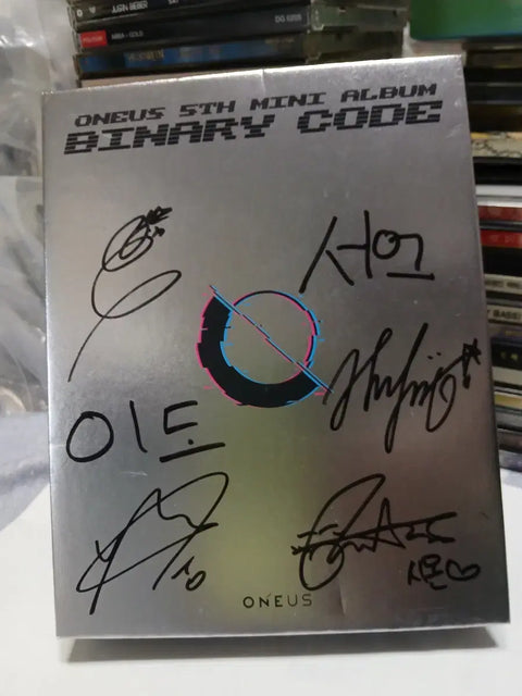 ONEUS. Autograph. Signed Album. Boy Group. K-Pop.