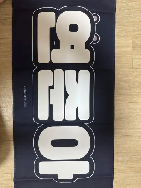 Selling TXT Yeonjun slogan.