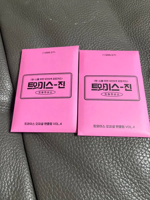 Selling TWICE ONCE 4th Gen Photocards Set. ISO IVE group order/free sharing.