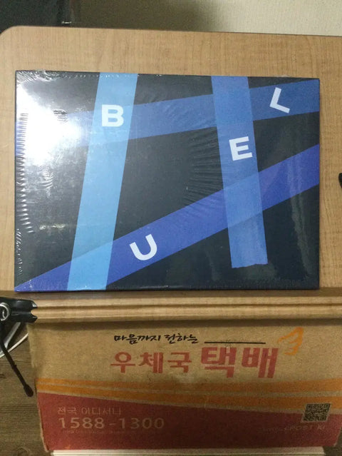 Lucy blue unopened // LUCY BLUE