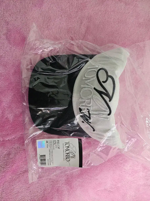 Selling fromis_9 ball cap.