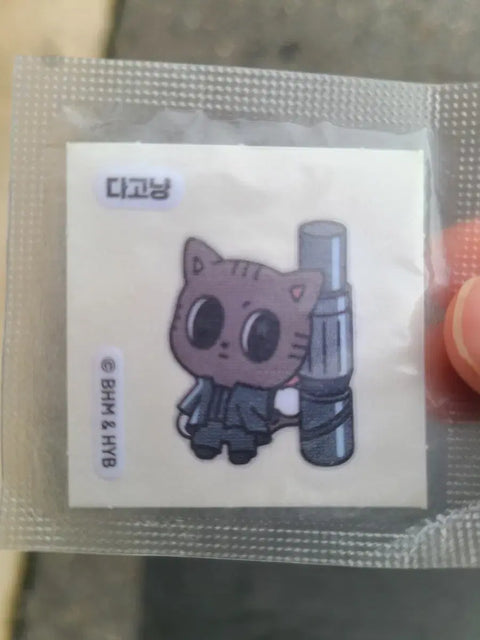 Selling TXT Ddakgonnyang sticker seals.