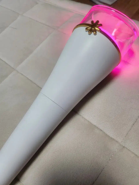 Selling IZ*ONE light stick.