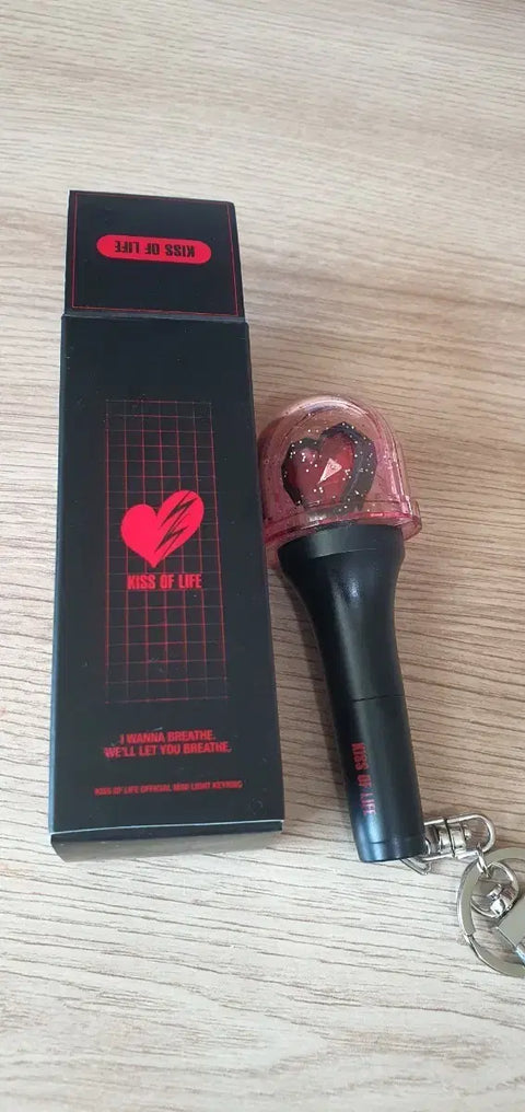 Kiss of Life KIOF light stick keyring