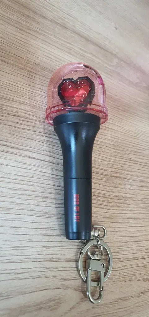 Kiss of Life KIOF light stick keyring