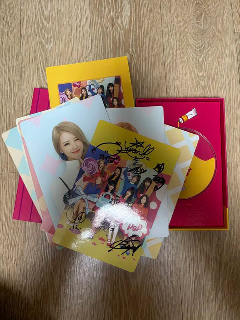 Lovelyz R U Ready? 2nd Album Autographed CD (Not for Sale)