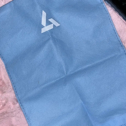 Selling Seventeen Carat Bong New Newrat Bong.