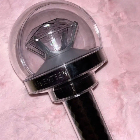 Selling Seventeen Carat Bong New Newrat Bong.