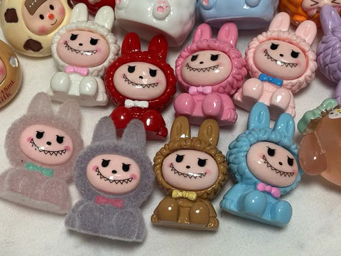 Labubu figure parts and other items as a set.