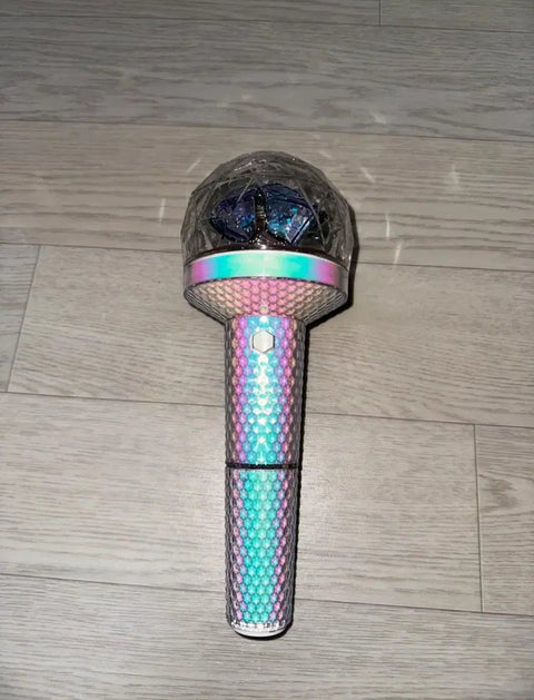 Selling Seventeen Carat Bong New Carat Bong 2nd Generation Light Stick.