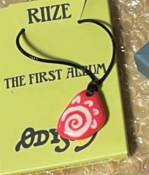 Selling Rise Odyssey SunRays Necklace Wonbin Full Set.