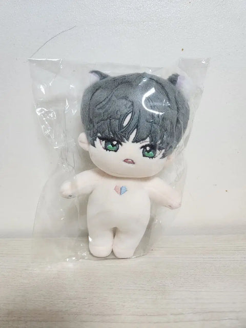 Selling Seventeen Lee Chan doll.