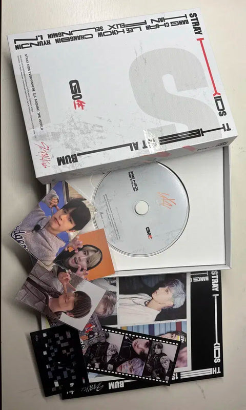 Stray Kids GO Album Unveiling + Photocard