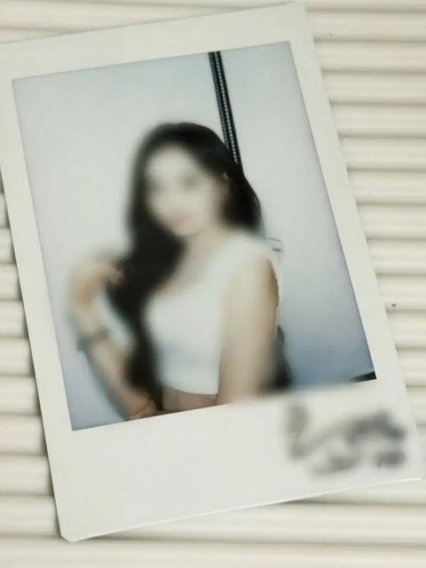 tripleS Jiyeon Autographed Polaroid Signed Polaroid Fansign