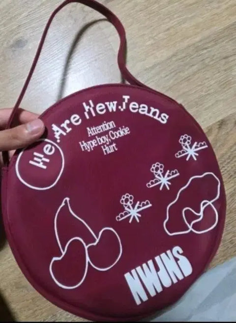 NewJeans burgundy round bag