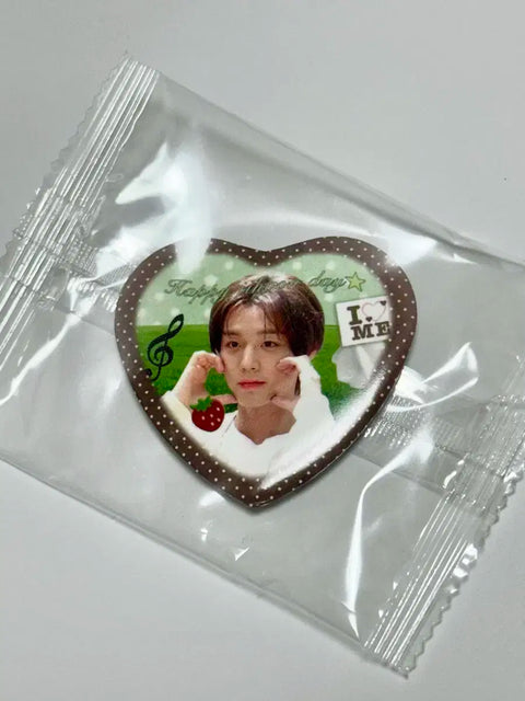 Park Jihoon can badge