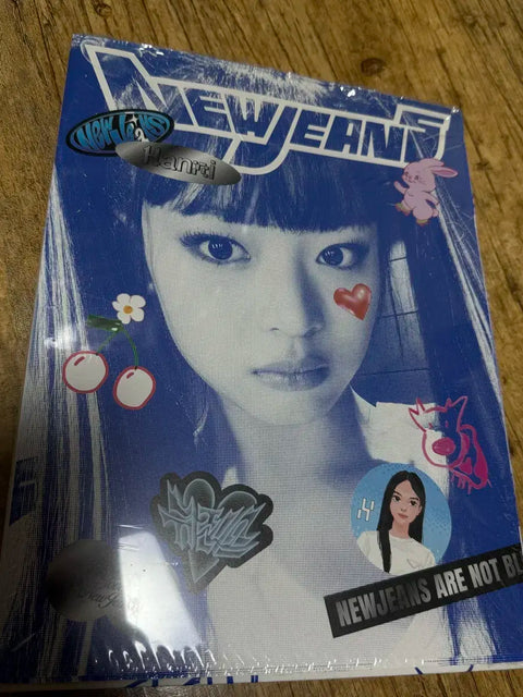 NewJeans album bluebook Hanni