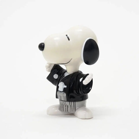 Snoopy figure wearing a kimono