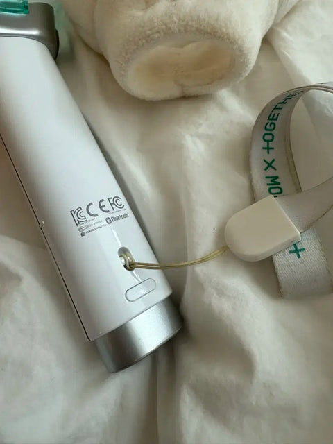 TXT Tomorrow X Together MOA Bong (Light Stick) Version 1 + Photocard + MOA Bong Cover, urgent sale.