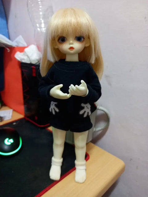 Selling Lutsdoll Honey Delf Macaron.