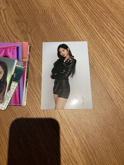 Kim Min-ju's transportation card and photocard. Twelve photos as a set.