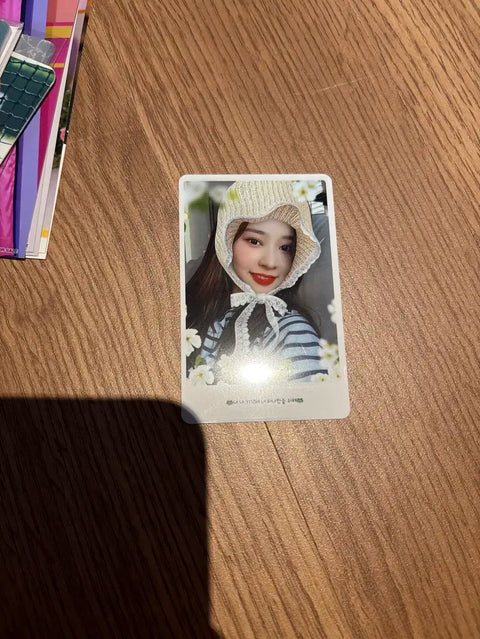 Kim Min-ju's transportation card and photocard. Twelve photos as a set.