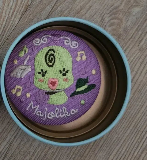 Majorica embroidered badge