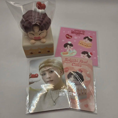 NCT 127 Mark Valentine Cake Figure + Photocard Transfer