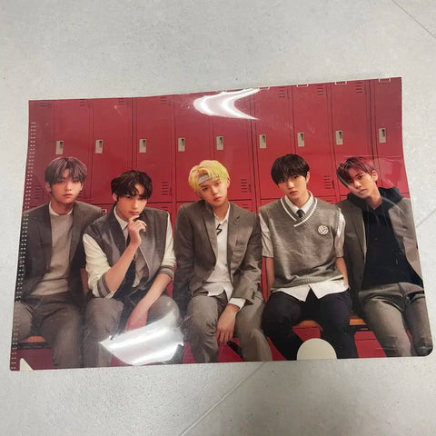 Selling TXT (Tomorrow X Together) L-folder (deok-off disposal)