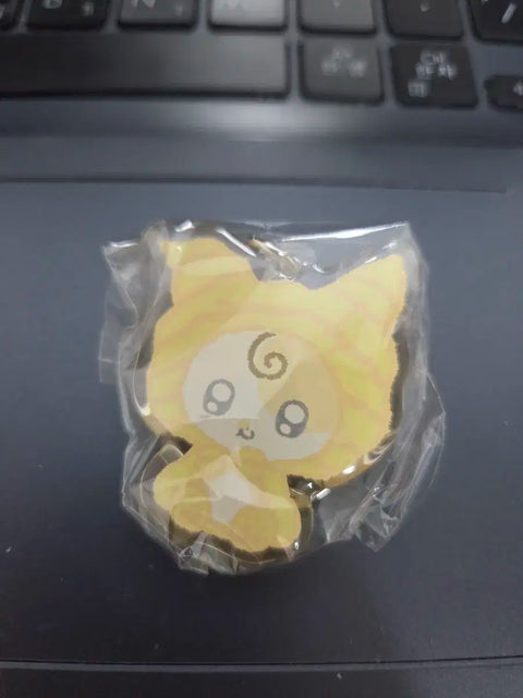 IU pop-up store keyring