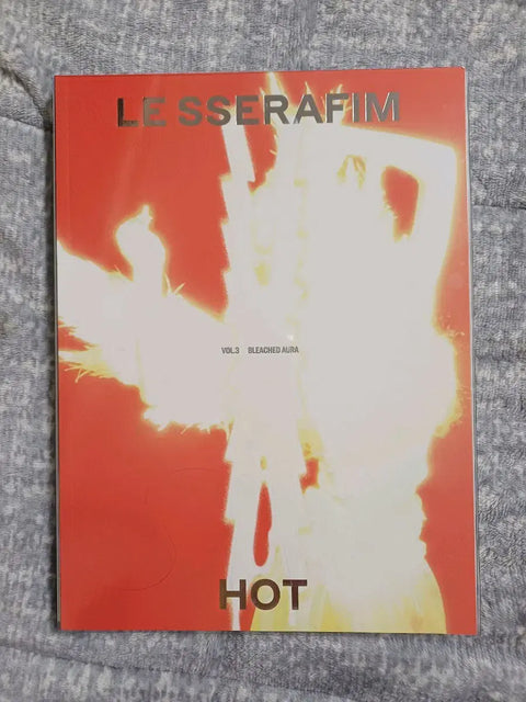 LE SSERAFIM HOT album