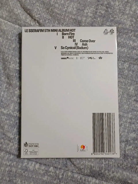 LE SSERAFIM HOT album