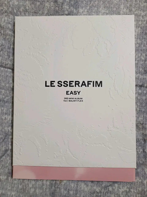 LE SSERAFIM EASY album
