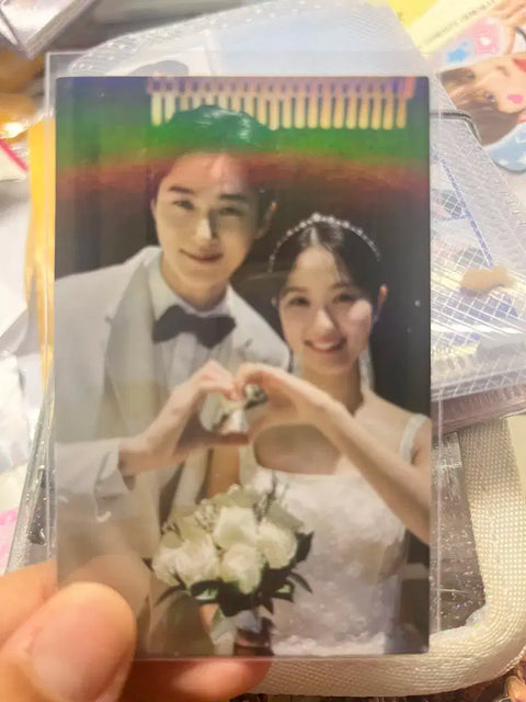 Selling Byeon Woo-seok and Kim Hye-yoon photocard from "Lovely Runner".