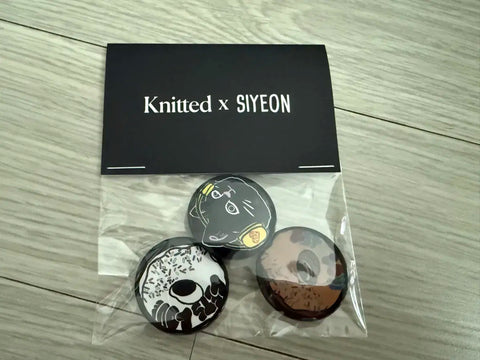 QWER demo x knitted can badge for sale.
