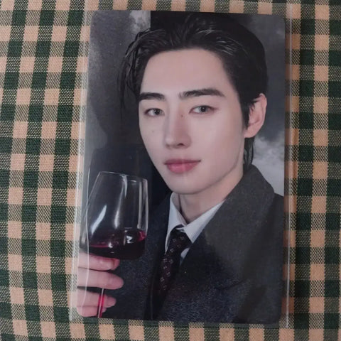 Sunghoon is Weverse ENHYPEN photocard YZY video call desire from